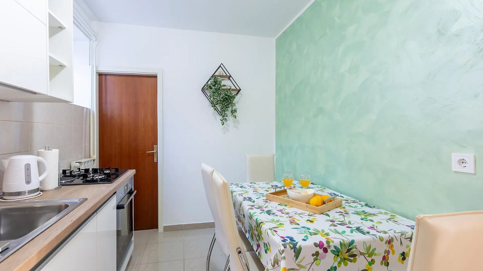 Apartments Perka Near Beach 普拉