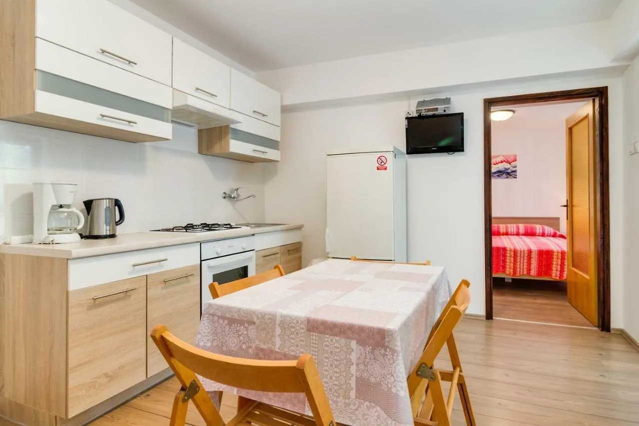 Apartments Perka Near Beach 普拉 招待所