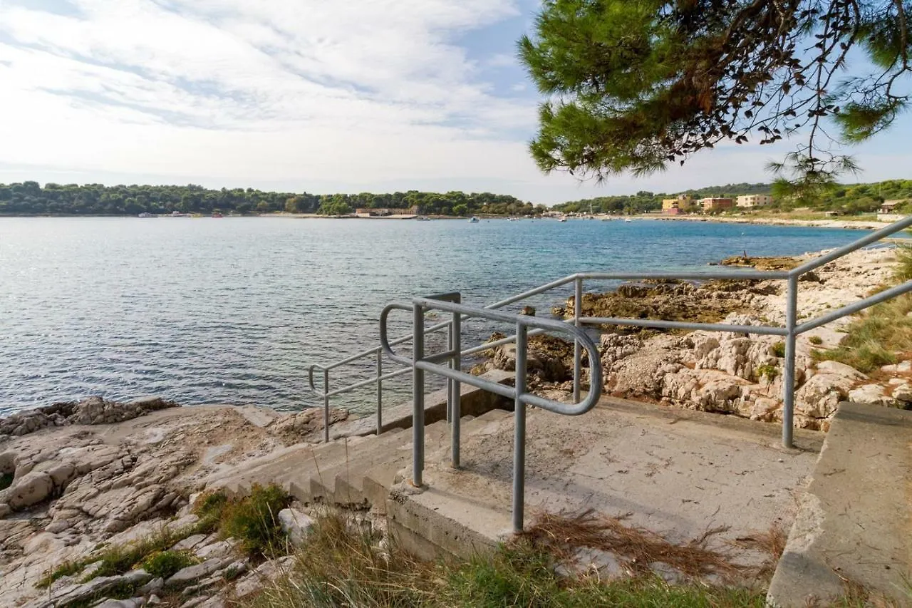 Apartments Perka Near Beach Pula 3*,