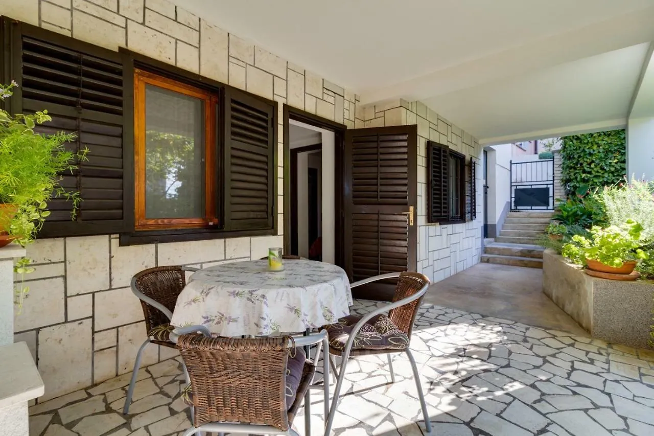 Apartments Perka Near Beach Pula