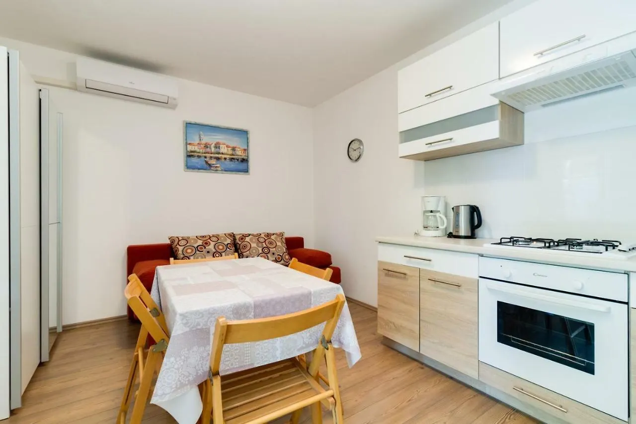 Apartments Perka Near Beach Pula 3*,