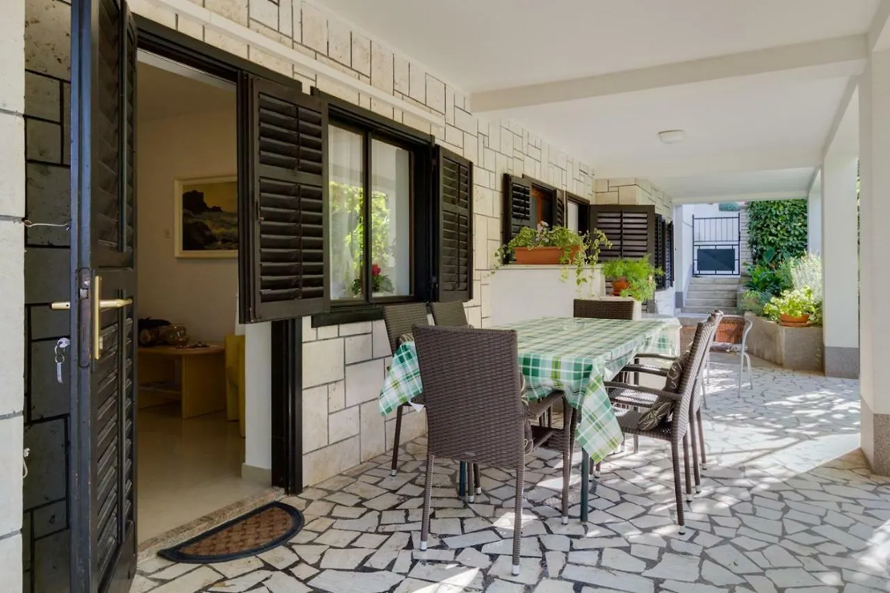 Apartments Perka Near Beach 普拉 招待所