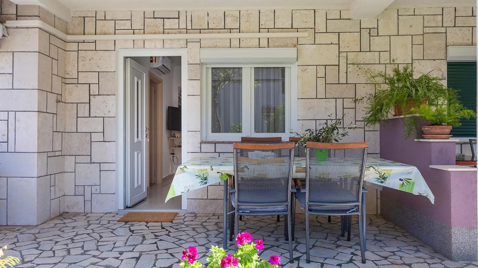 Apartments Perka Near Beach Pula Croatia
