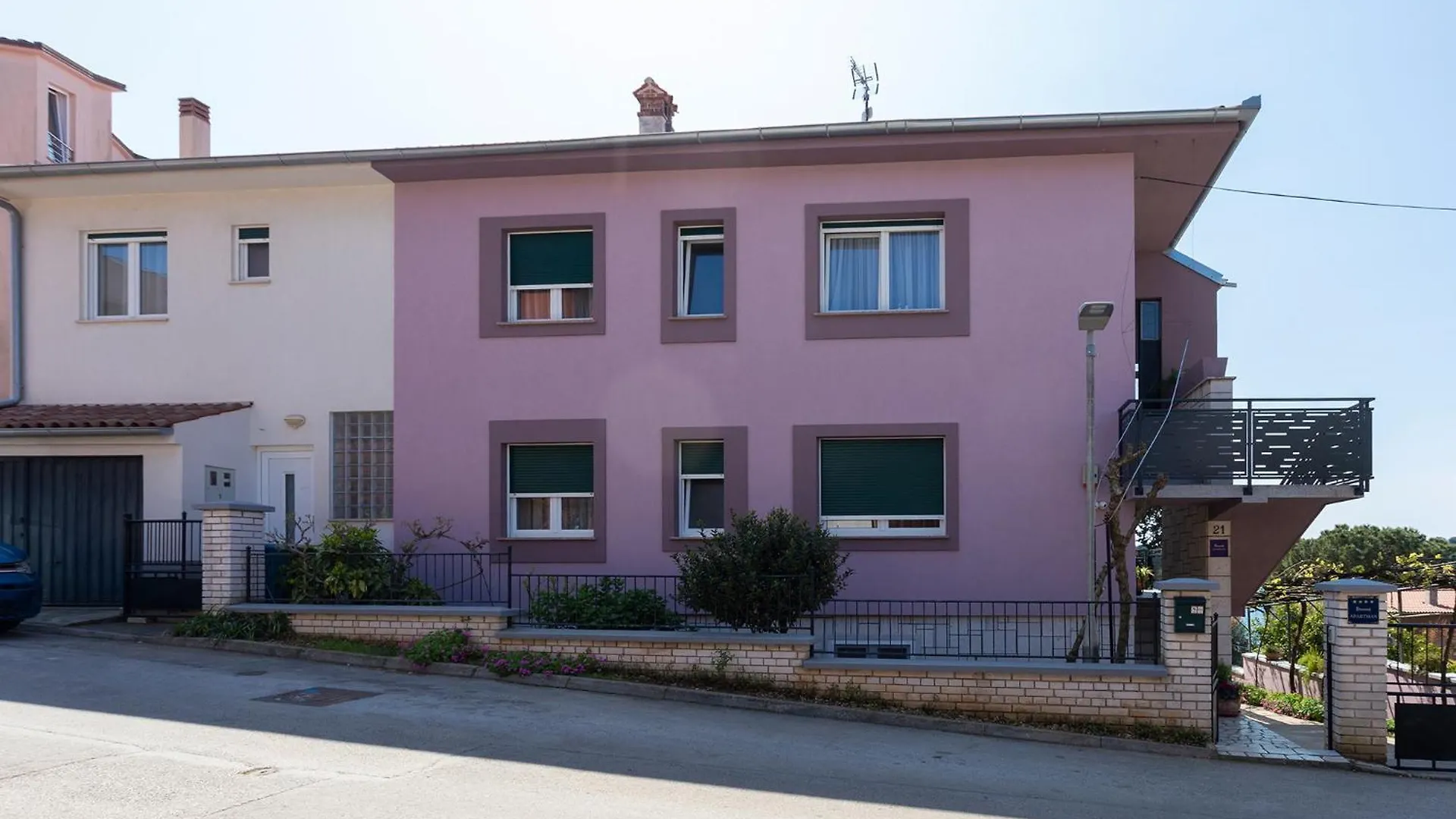 Guest house Apartments Perka Near Beach Pula
