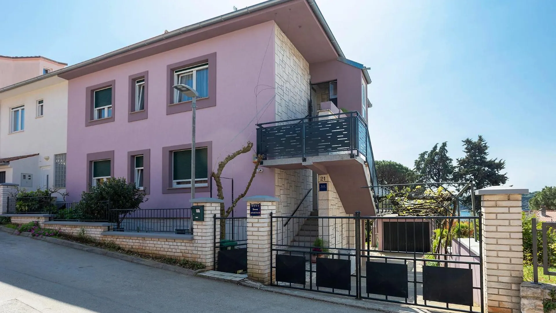 Apartments Perka Near Beach Pula 3*,