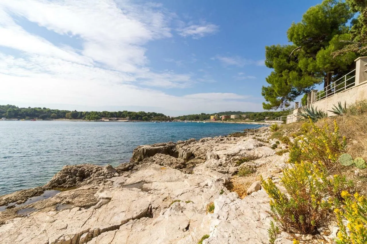 Guest house Apartments Perka Near Beach Pula