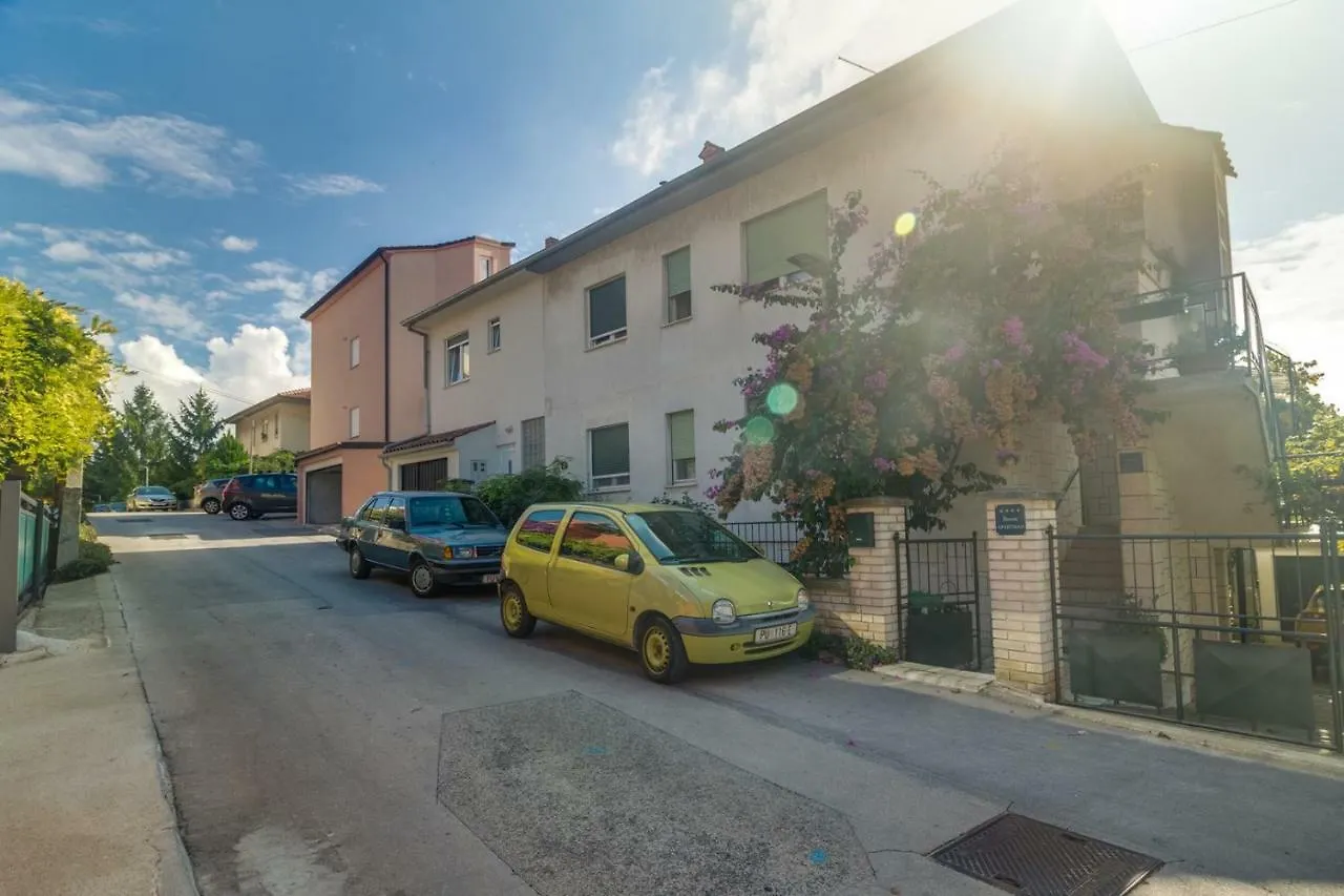 Guest house Apartments Perka Near Beach Pula